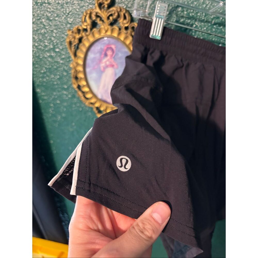 Lululemon Lightweight High-Rise Relaxed Short 3" *Long Liner Black / White Sz 6 - Picture 3 of 4